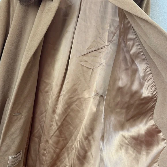Vintage Kashmiracle Tan Coat with Faux Fur Collar - Picture 12 of 13